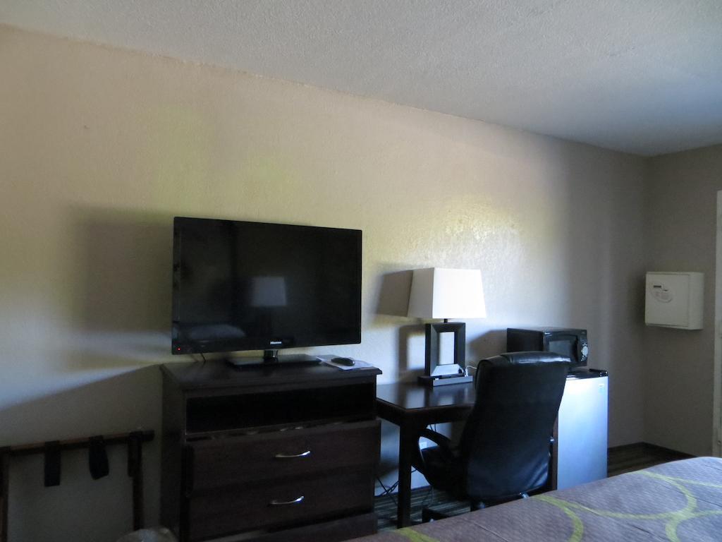Super 8 By Wyndham Fort Myers Exteriör bild